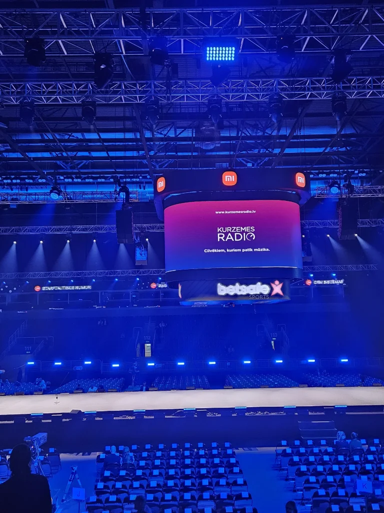 Reklāmas baneris Xiaomi arēnā